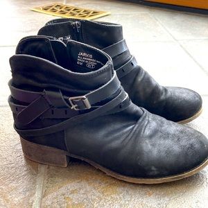 JARVIS girl’s black ankle boots size 6